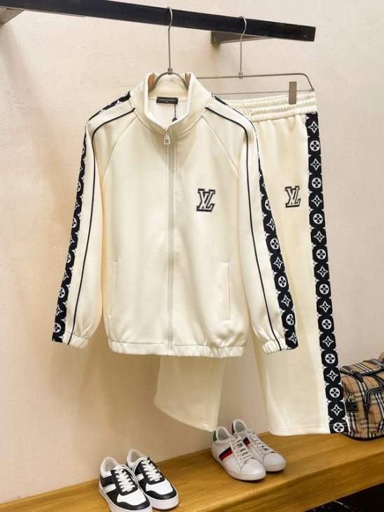 Picture of LV Sweater Suits _SKULVM-3XLomtr4140839